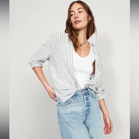 Old Navy first layer v neck tank top. White. L Tall. - Picture 4 of 7